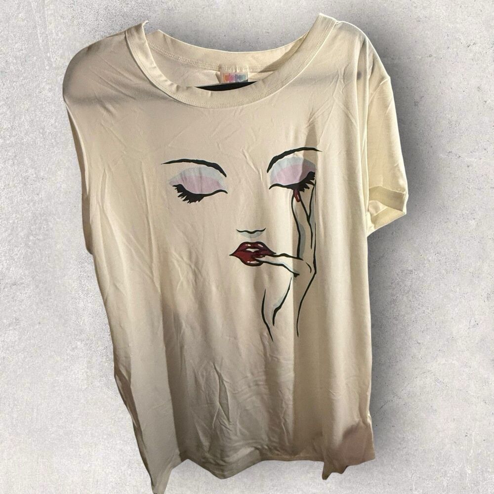 LulaRoe Liv Tshirt-Size 2XL Solid White With Makeup Face-NWT